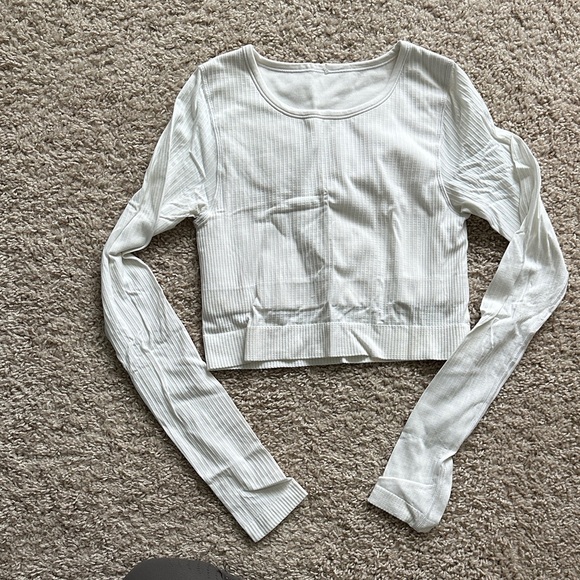 lululemon athletica Tops - Lululemon White Ribbed Long Sleeve Top- GREAT condition!! Built in bra!